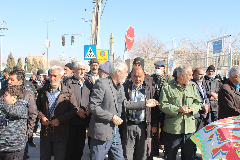 حضور پر شور مردم ولایتمدار شهر زازران  در راهپیمایی 22 بهمن